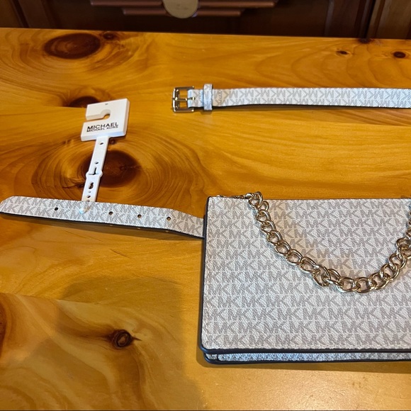 NWT Michael Kors Vanilla Fanny Pack Chain Belt MK Signature Logo Monogram Size M - Picture 2 of 7